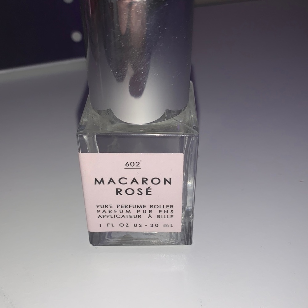 Macaron Rose roll on perfume